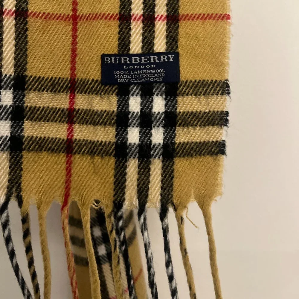Burberry The Classic check wool scarf Authentic - Picture 2 of 2
